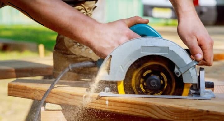 How to Rip Narrow Boards with A Circular Saw (A Detailed Discussion)